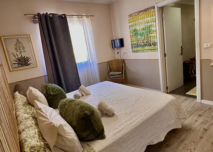 לינה וארוחת בוקר Casa Regina Tenerife 3*