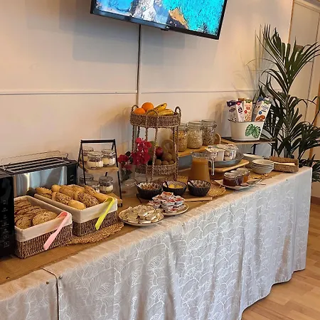 فندق مبيت وإفطار Casa Regina Tenerife 3*